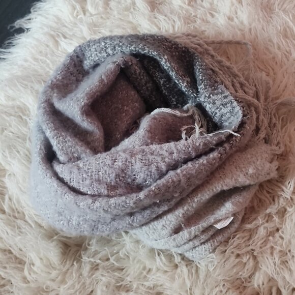 Anthropologie Mer Sea Chunky Knit Gradient Ombre Gray Blanket Scarf Shawl - Picture 6 of 9